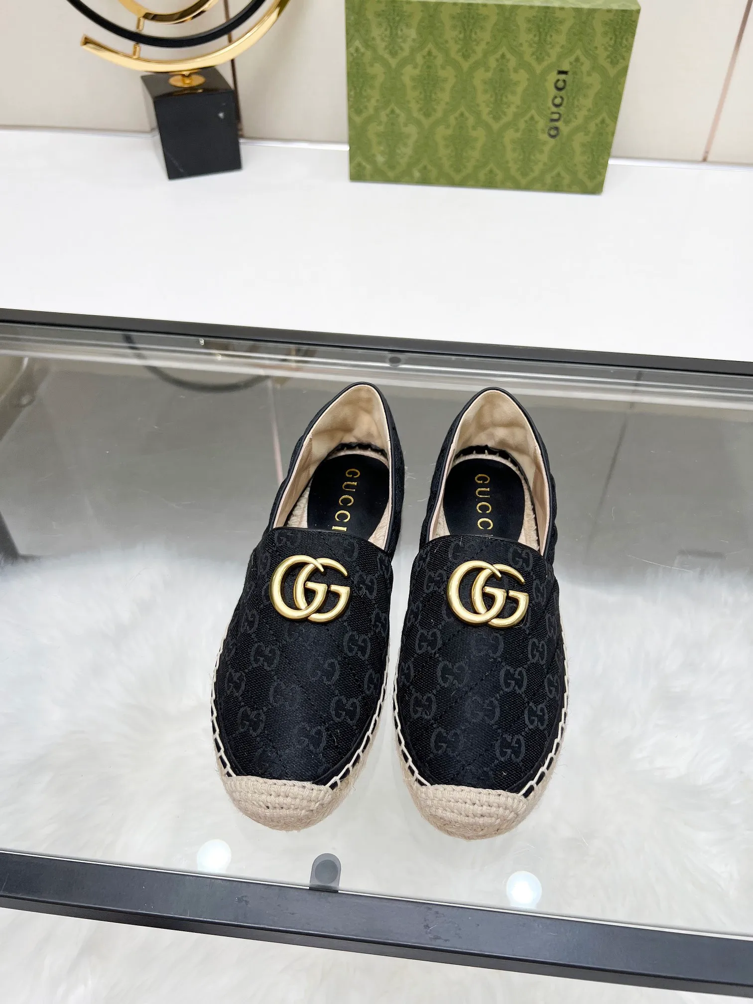👟👟Ex-factory price 380👟👟 2024 new color early spring Gucci 🗽🗽Gucci classic logo logo canvas fisherman shoes, espadrilles made of double G imported fabric. The color of the brand's double G letter cross-woven pattern will be reinterpreted every season, and the charm of the collection elements will be interpreted through more fresh and eye-catching materials and designs. •Pink, dozens of colors, choose as you like, choose as you like •Women’s style •Number of sizes 35-42
